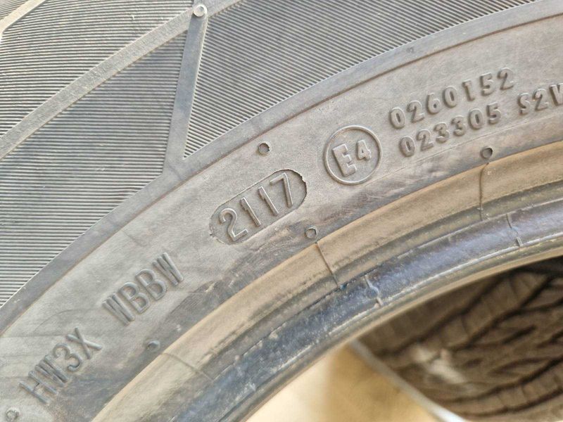 2 Continental R16 255/65
летни гуми 
DOT2117