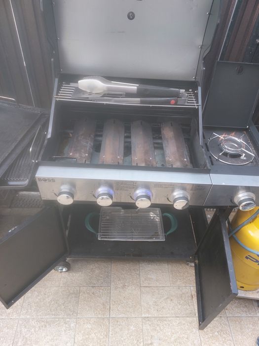 Gratar de curte pe gaz