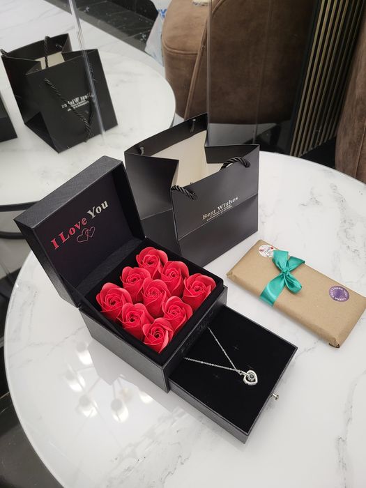 Подарок на 8 марта женский день