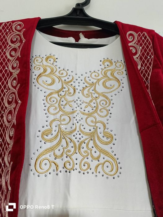 Национальный костюм красный