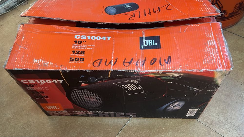 Продам сабвуфер JBL