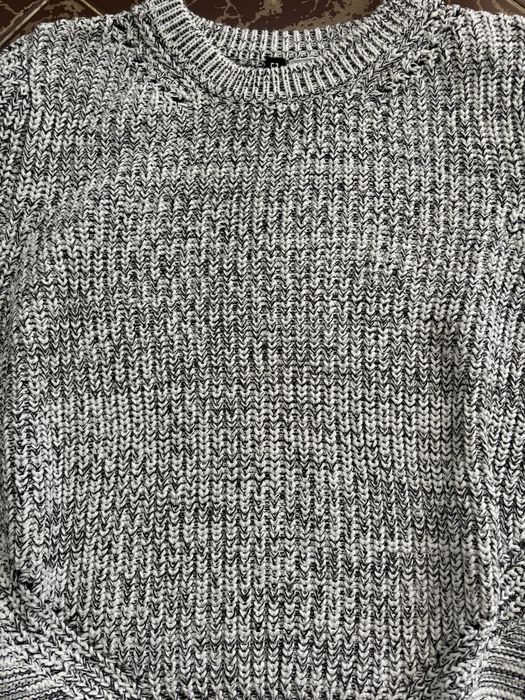 НОВ Пуловер H&M черно бял