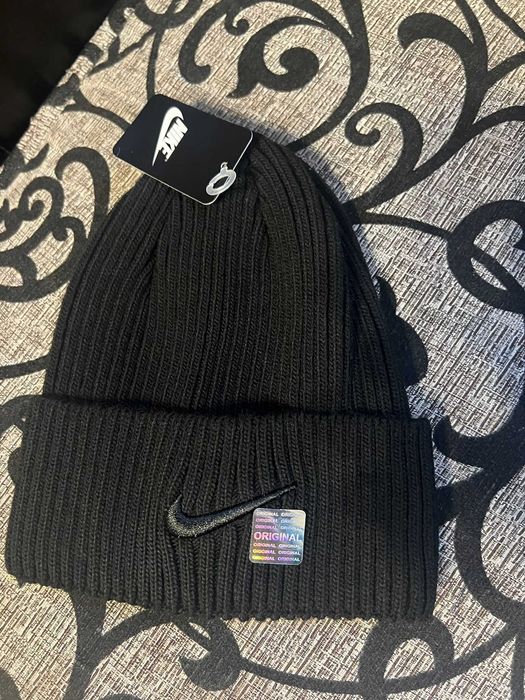 Fes Adidas original, lână, stare foarte bună