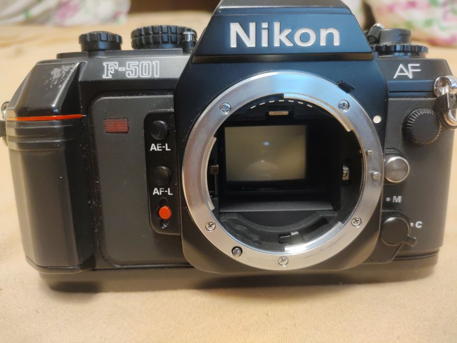 Nikon F501 si Tokina SD 70-210 II.