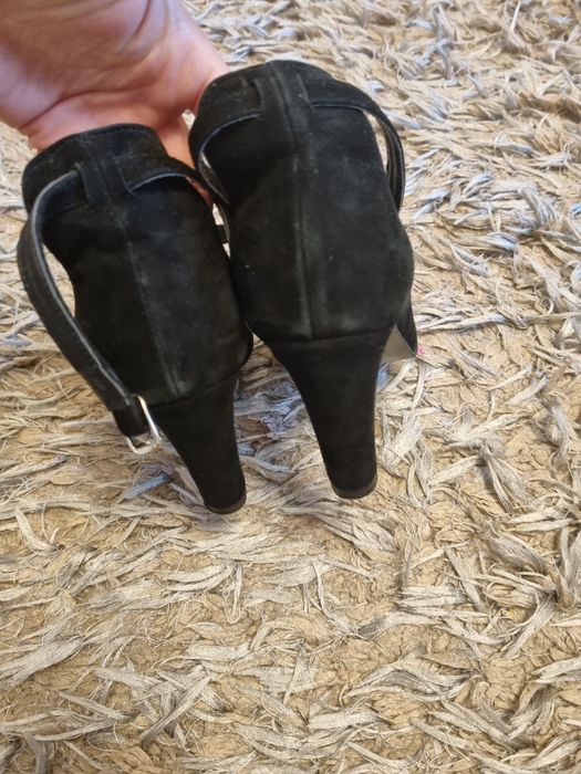 Vând pantofi din piele intoarsa