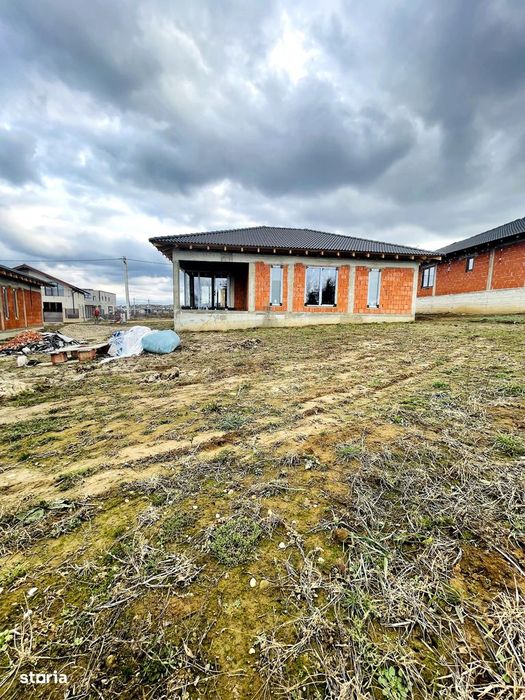 Casă parter la roșu în Paleu – 600 mp teren, utilități la limită