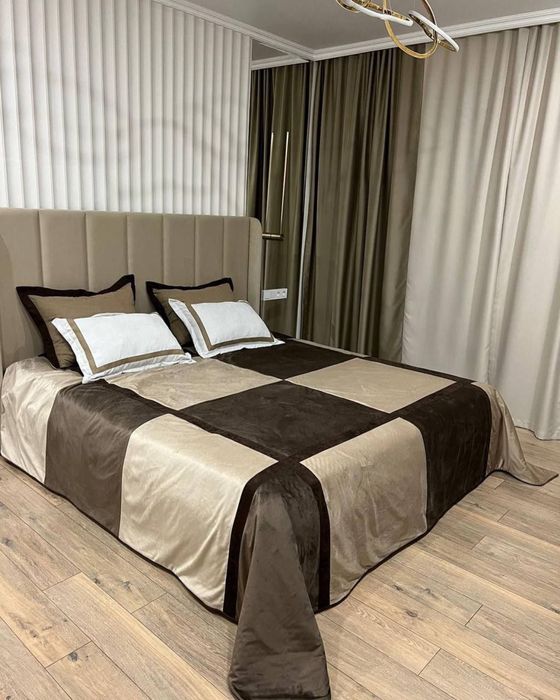 Современная мягкая двухспальная кровать