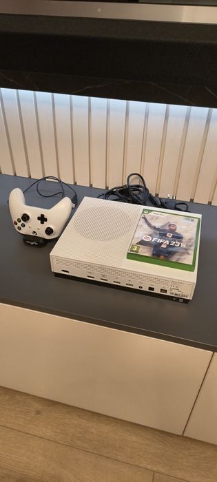 Xbox One S + 1 controller