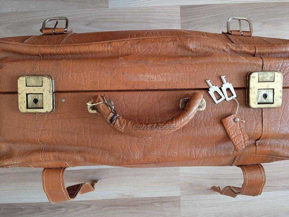 Стар куфар за антики от естествена кожа 54*36*23 см