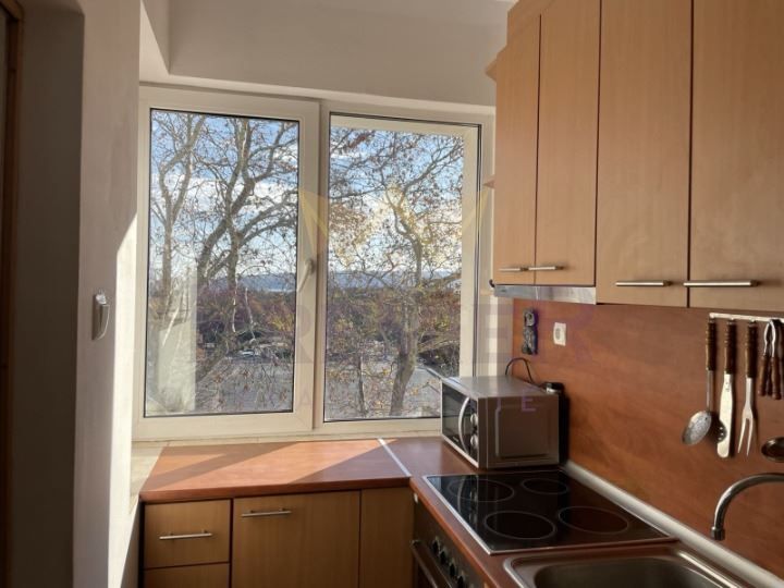 Дава се под наем Двустаен апартамент в Варна, ВИНС - 79 кв.м за 484.5 € - Снимка #1