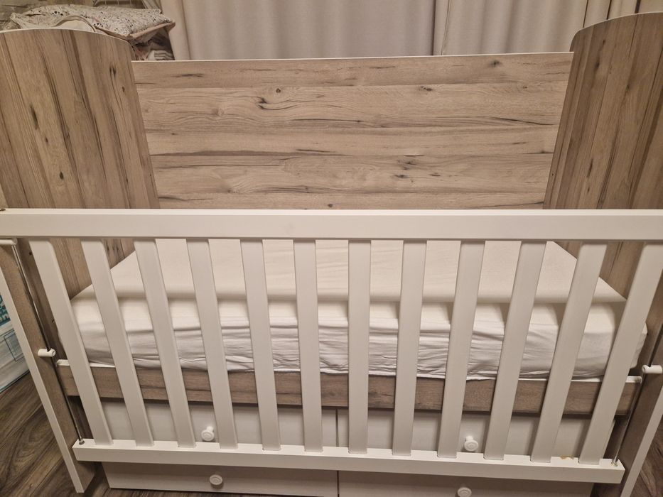 Бебешка кошара с люлеещ механизъм