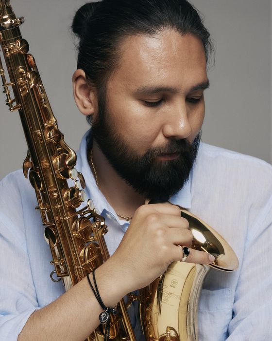 Саксофонист/ Поздравление на 8 марта