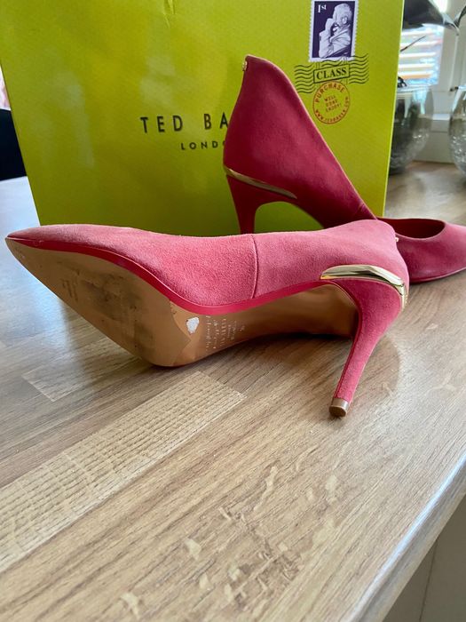 Ted Baker естествен велур 39н