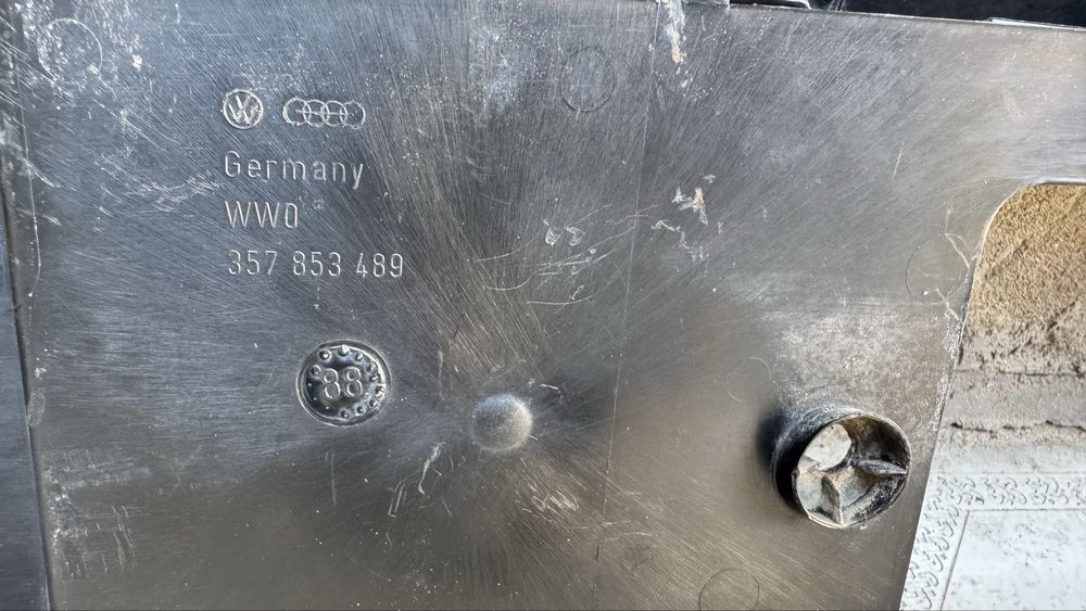 Бленда подномерник на пассат б-3