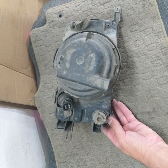 Фары Ауди В4 бу на запчасти