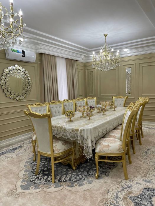 Продается стол со стульями гостиный на 12 персон почти новый