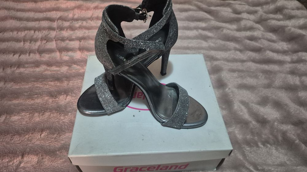 Vând încălțăminte piele