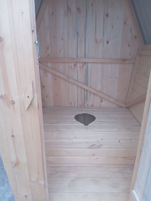 Продам уличные туалеты.