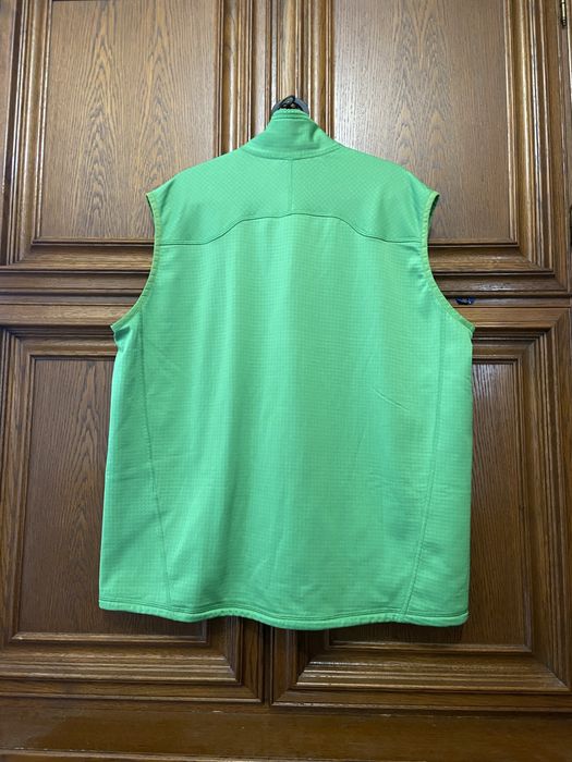 Vând vestă Patagonia