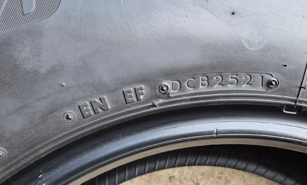 O bucată 265/70 R15 M+S iarnă - una Bridgestone