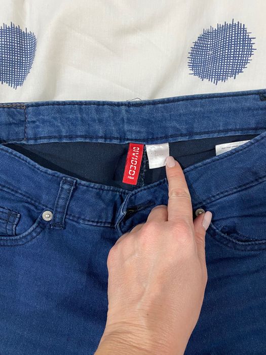 Blugi H and M albastrii