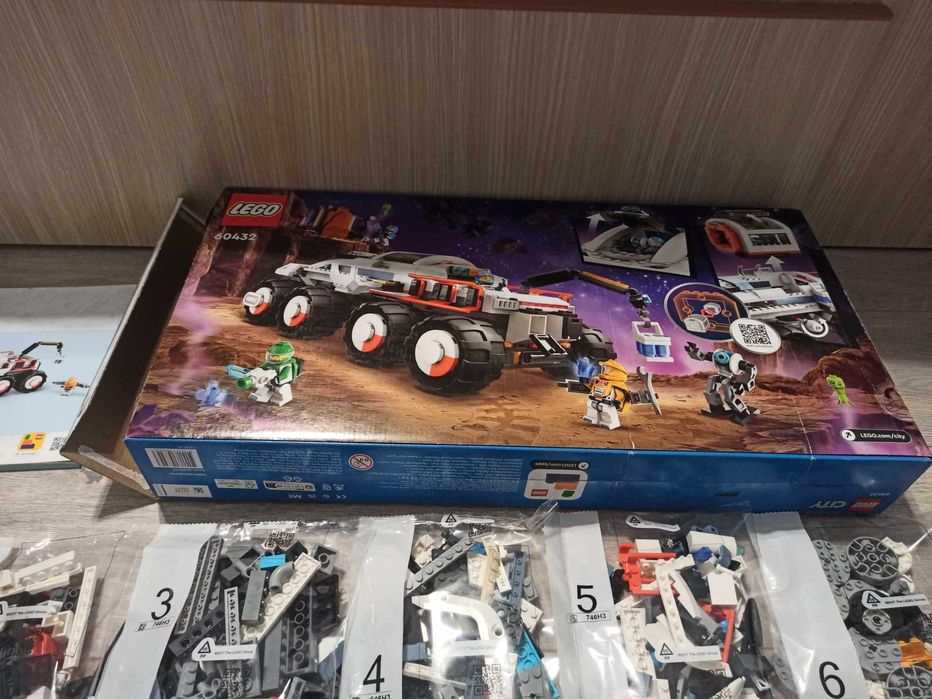 LEGO City RESIGILAT- Rover de Comanda cu Macara 60432, 758 piese