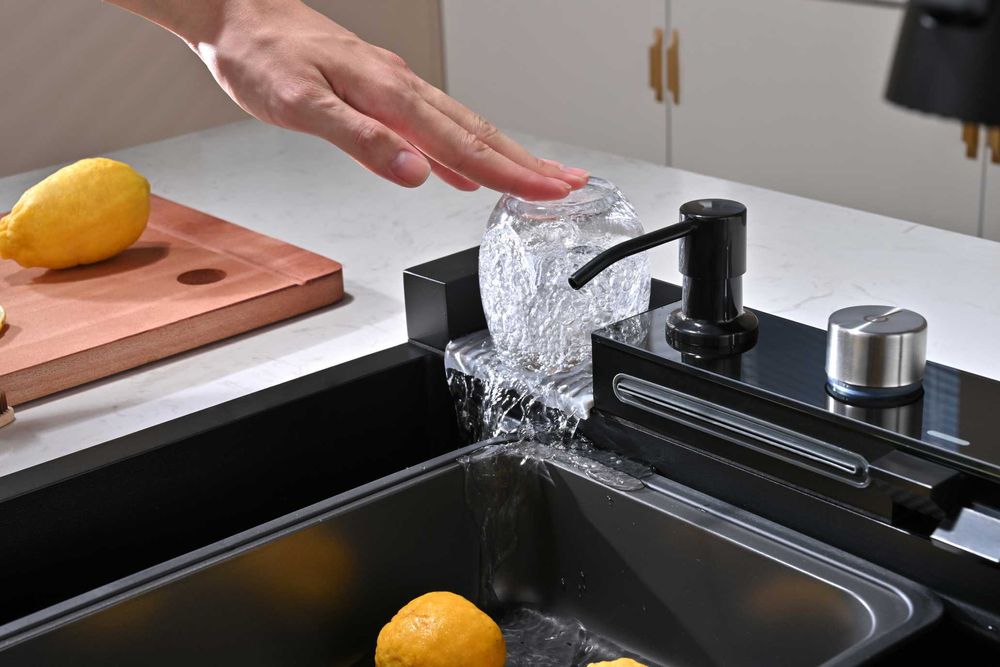 Черна мултифункционална кухненска мивка с двоен водопад