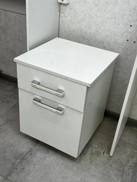 Тумбочка белая