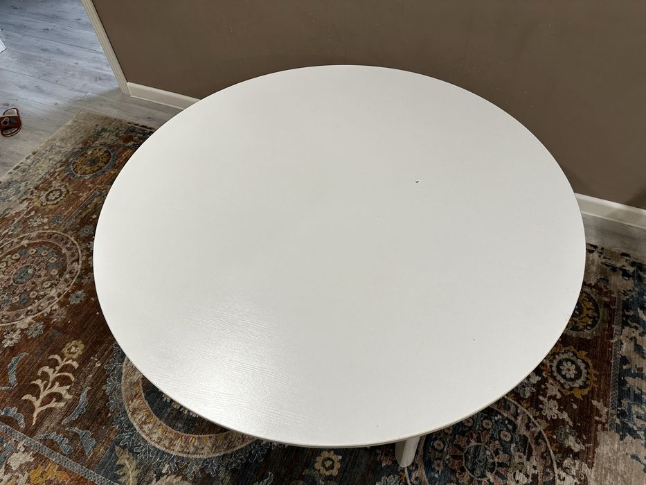 Продам стол,  диаметр 120 см
