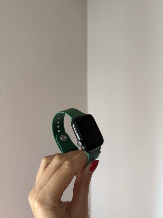 Ceas smartwatch