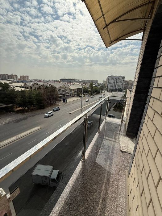 Белтепа Ибин Сино йол юзида 3хонали уй 3 этаж