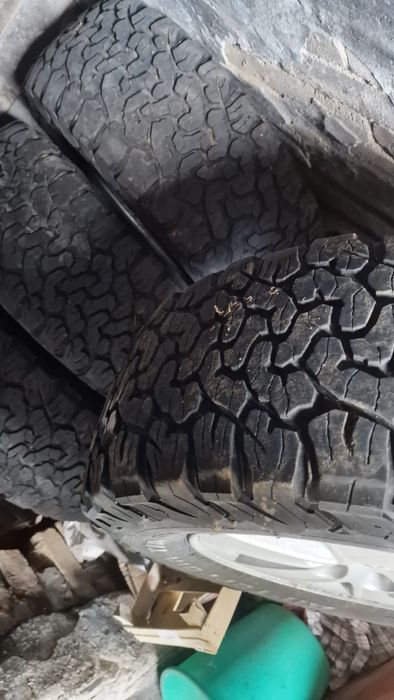 Продам шины всесезонные BFGoodrich AT