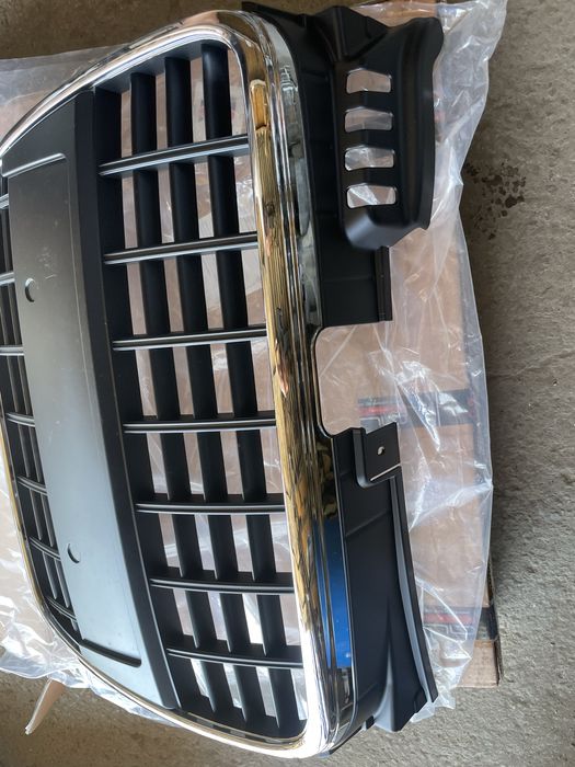 Чисто нова Тунинг решетка за Audi A4 B7 2004- 2008