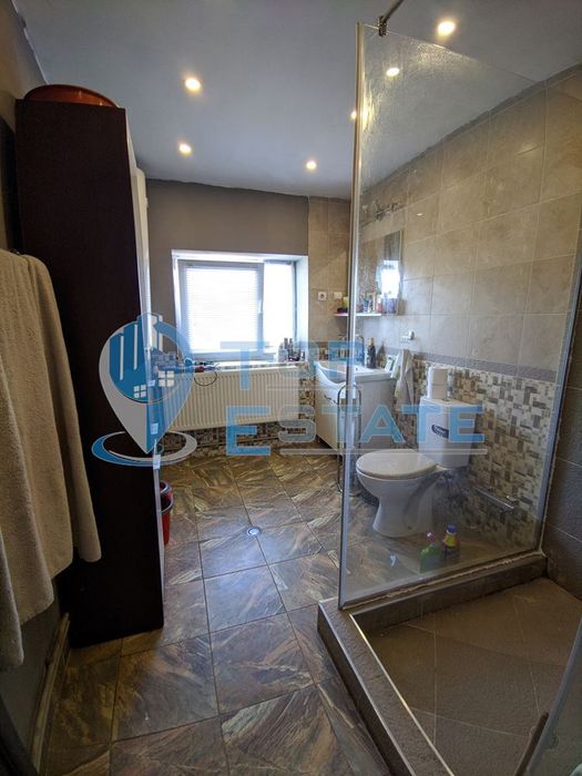 Едноетажна реновирана къща с голям двор в село Павел