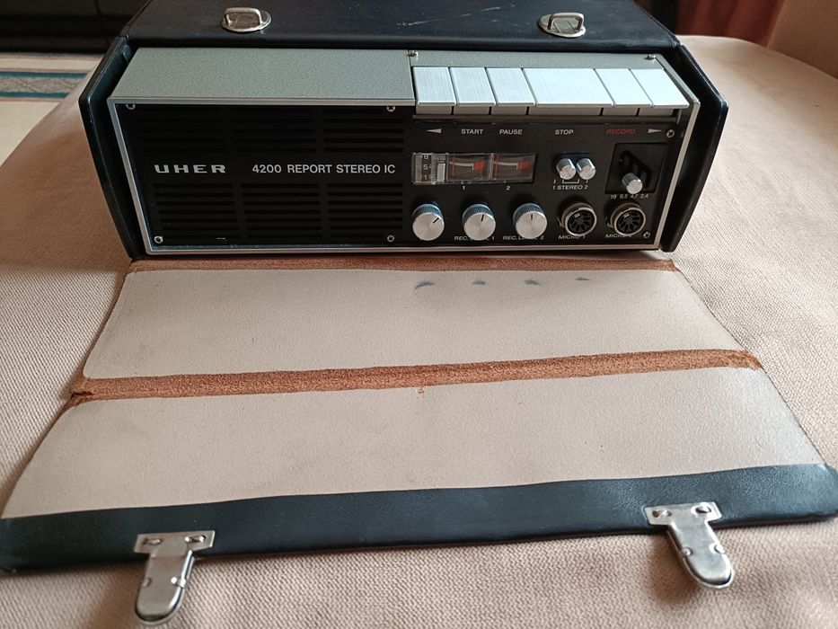 Vând Magnetofon Uher