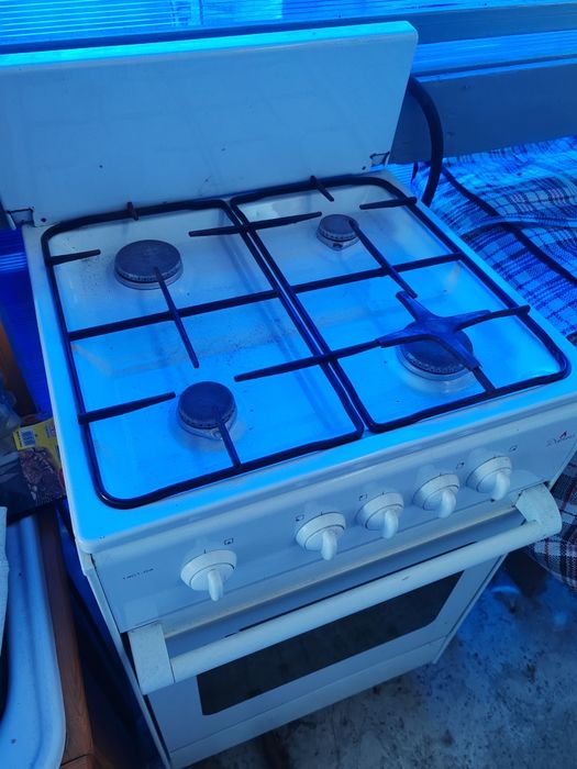 Продам газ плиту