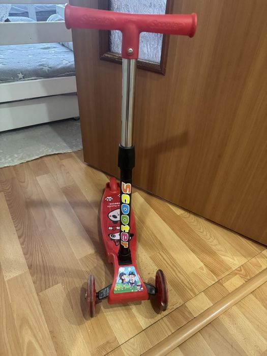 Продам самокаты , красный и синий