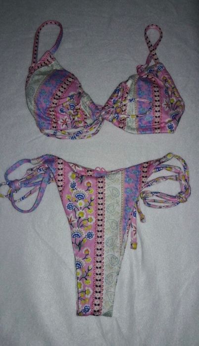 Costum de baie roz nou