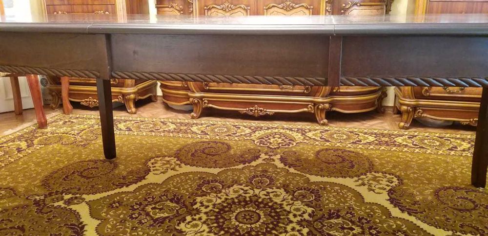 Стол обеденный деревянный