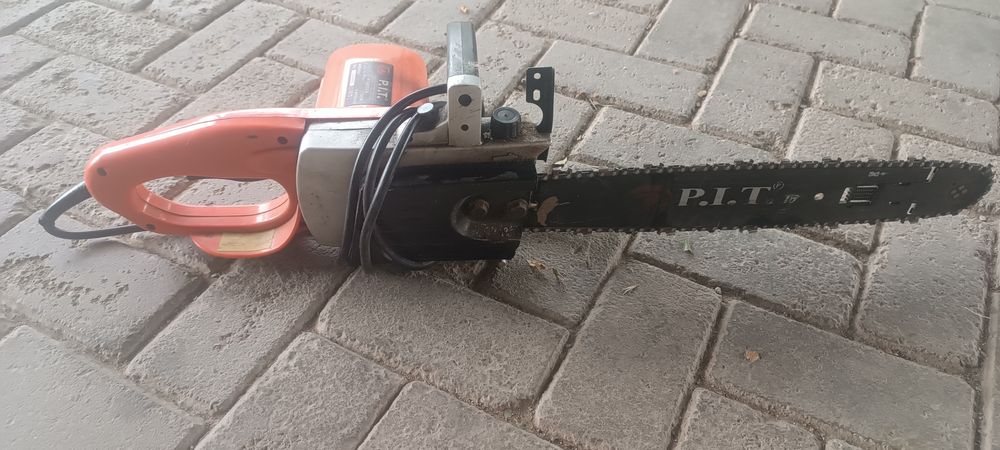 Продам электро  пилу