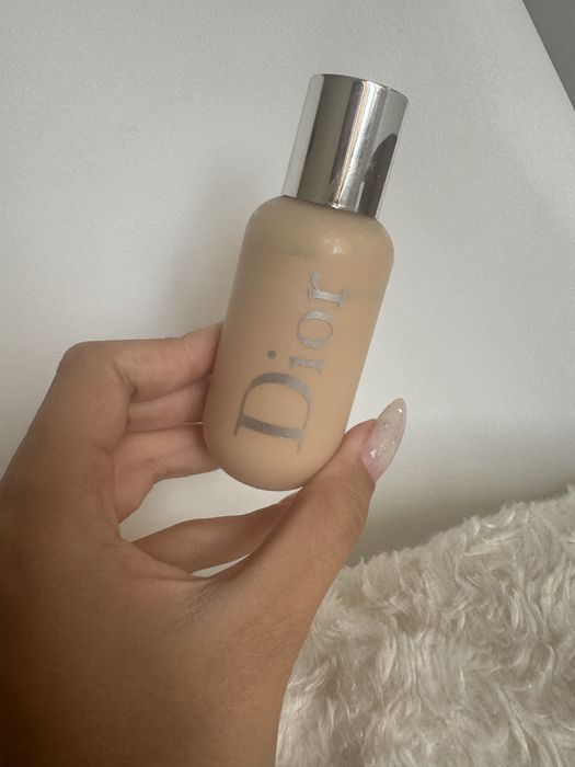 Пудра за лице Bobbi brown фон дьо тен Dior Huda червило Chanel