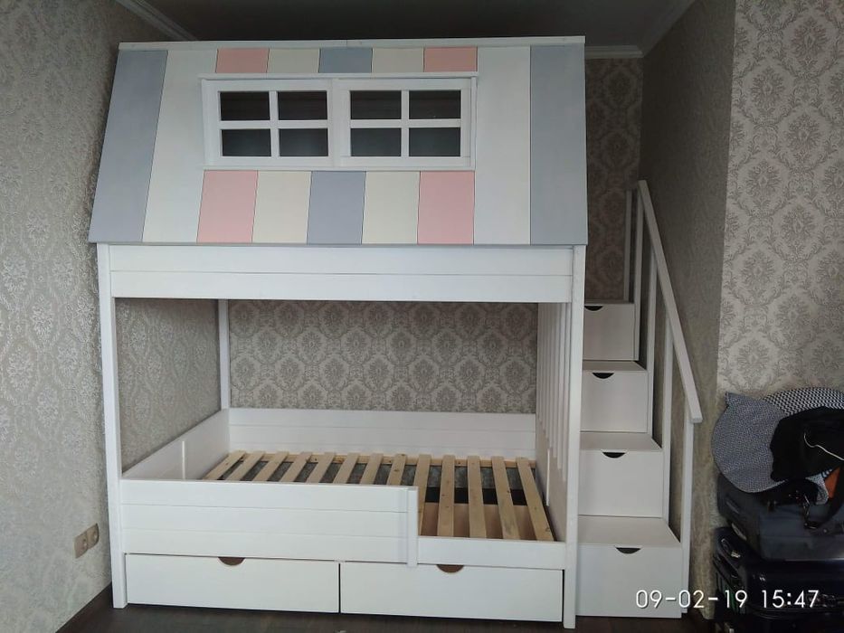 Мебель из массива дерева.