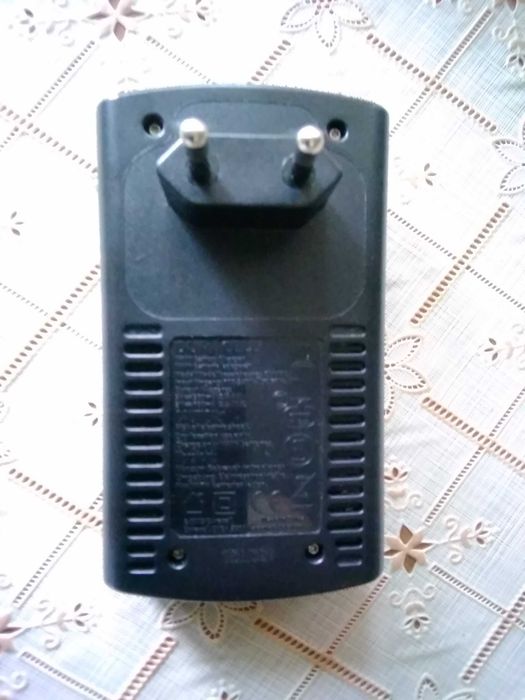 DURACELL încărcător sau redresor ptr baterii acumulatori.