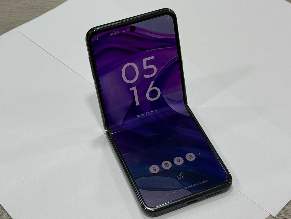 Motorola Razr 50 Ultra – 512GB