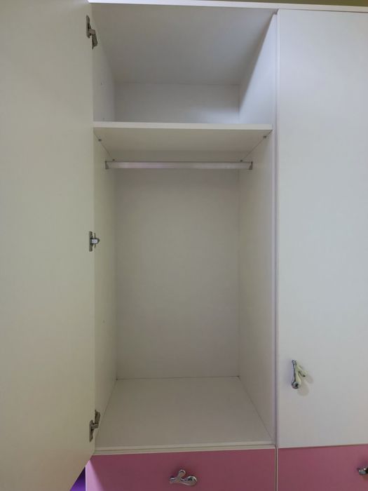 Продавам двуетажно легло и обзавеждане за детска стая