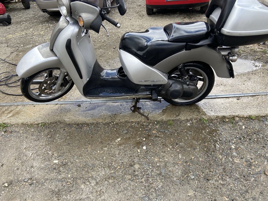 Aprilia scarabeo 125 si malaguti