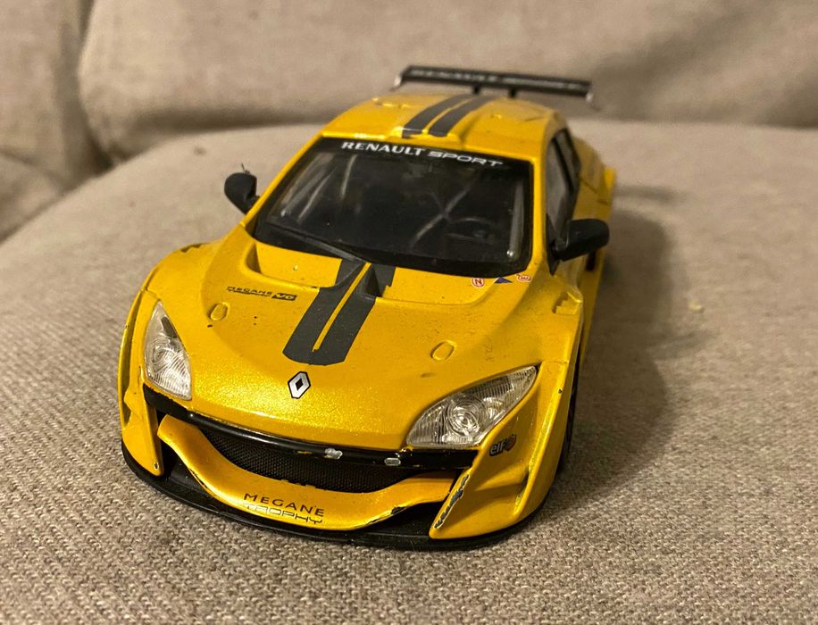Macheta Bburago Renault Megane Trophy galben scara 1 24