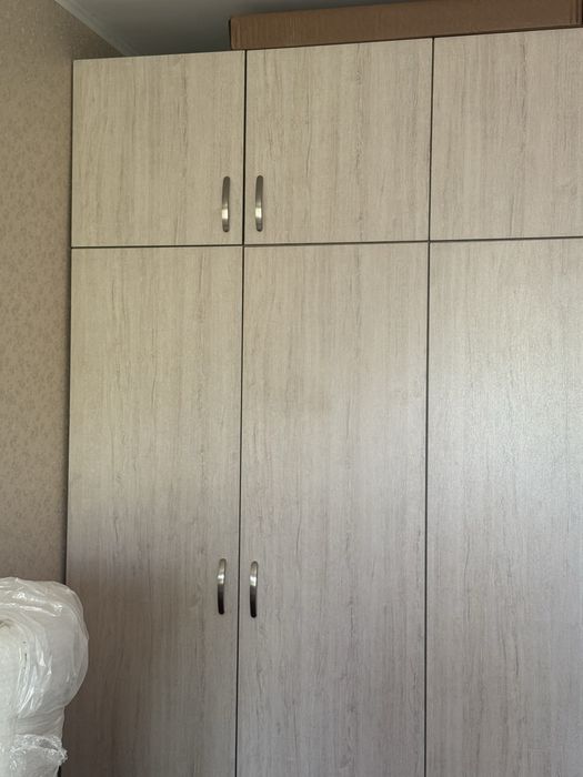 Продам большой шкаф