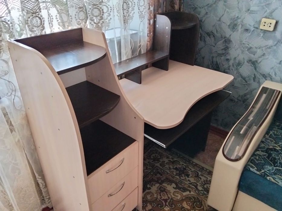 Продам компьютерный стол