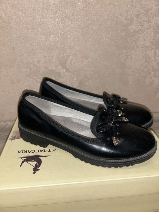 Школьные туфли